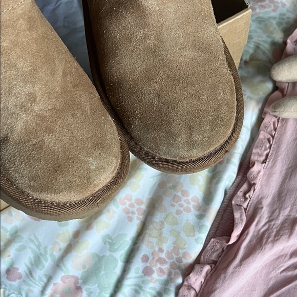 UGG Tan Shearling Kids Boots - Picture 5 of 6